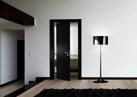 Комплект SWING для двери высотой 2100мм и шириной 565-915мм, цвет - черный, с доводчиком, в проём фото купить Курск